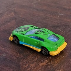 GREENBRIER SUNTOYS 9891 GREEN BLUE & YELLOW DIECAST 2 3/4″ CAR W/ COBRA SNAKE