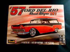 Model Kit 1957 Ford Del Rio Ranch Wagon 2n1 Kit Revell 1:25 Skill Level 5