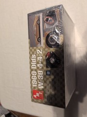 AMT 1969 Olds W-30 4-4-2 1:25 Model Kit