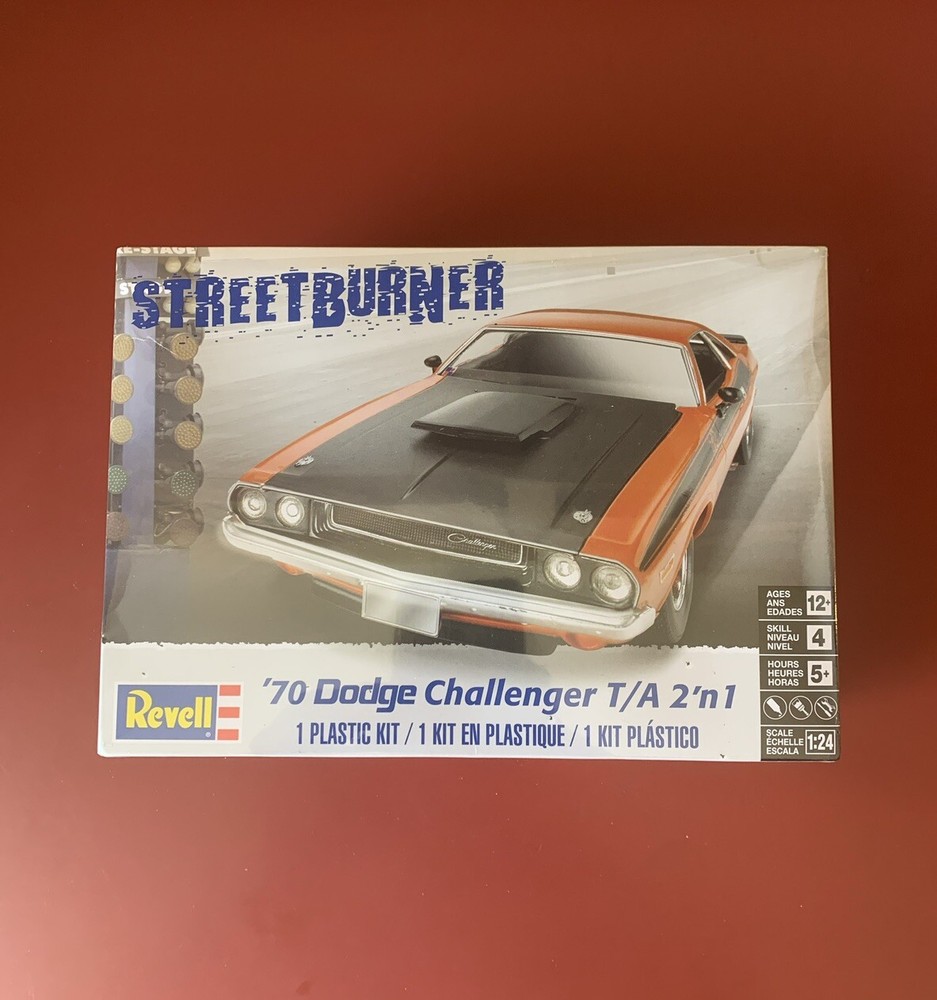 1:24 ‘70 DODGE CHALLENGER T/A 2’n1 Plastic Model Car Kit #85-2482 (Revell, 2016)