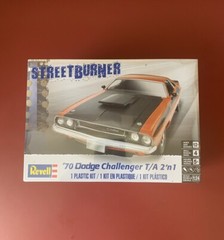 1:24 ‘70 DODGE CHALLENGER T/A 2’n1 Plastic Model Car Kit #85-2482 (Revell, 2016)