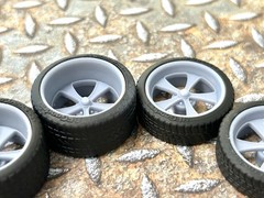 1/24 Scale: 21/20 Inch “Boyd Magneato” Wheels With Wide Rear Street Tires; 1/25
