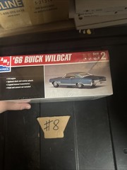 AMT Ertl 31222 1/25 Scale Buyer’s Choice 1966 Buick Wildcat Plastic Model Kit