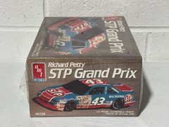 AMT Ertl 6728 1/25 43 STP Richard Petty Pontiac NASCAR Model NEW NOS SEALED 1990