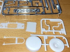 BRONCO HALF CAB BODY,INTERIOR,GLASS,DECALS,REMOVABLE PICK UP ROOF SWING OUTSPARE