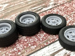 1/24 Scale: 15-inch “Keystone Star Spoke” Resin Wheels W/ Wide Rear Tires