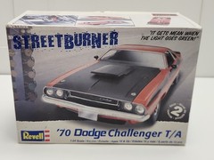 Revell 1970 Dodge Challenger T/A 1/25 Scale StreetBurner Model 85-2596 Box Wear