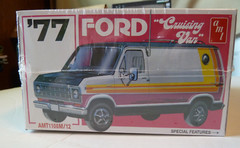AMT 1977 Ford Cruising Van 1:25 Model Kit # AMT1108M/12 New Sealed