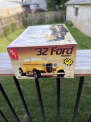 AMT ’32 FORD ROADSTER 2 in 1 Kit # 6585 Factory Sealed Bix