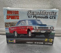SOX & MARTIN ’67 PLYMOUTH GTX MOTOR SPORTS MODEL KIT REVELL 1:25 NEW SEALED 2012