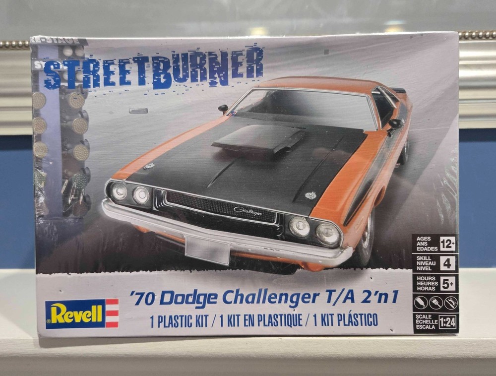 Revell 1970 Dodge Challenger T/A 2 ‘n 1 ~ 1:24 Model Kit 85-2596 ~ Sealed NOS