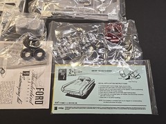 AMT, Retro Deluxe, ’62 Ford Thunderbird, 2n1, 1/25 scale !!Sealed Inside!!