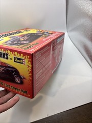 ’32 Ford Street Rod Motorworks by Revell 1:24 Skill 2 Model Kit