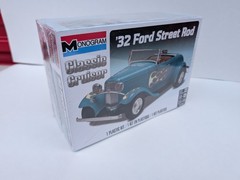 Monogram Classic Cruiser ’32 Ford Street Rod 1:24 Scale new in box