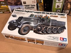 Tamiya 35239 1/35 Schwerer Zugkraftwagen 18t Sd.Kfz.9 FAMO Model Kit