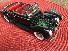 REVELL 1/25 1940 FORD CONVERTIBLE FACTORY BUILT BOX ART STUDIO DISPLAY MODEL