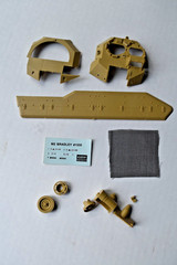 1987 Academy 1:35 U.S. Army M2 Bradley IFV Infantry Model #1335 Parts & Pieces