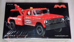 Moebius 1972 Ford F-350 4X4 Tow Truck Wrecker 1:25 scale model car kit 2598