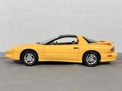 1/24 Scale 1993 Pontiac TRANS AM T-top 1/25 PROMO Model Car YELLOW Firebird AMT?