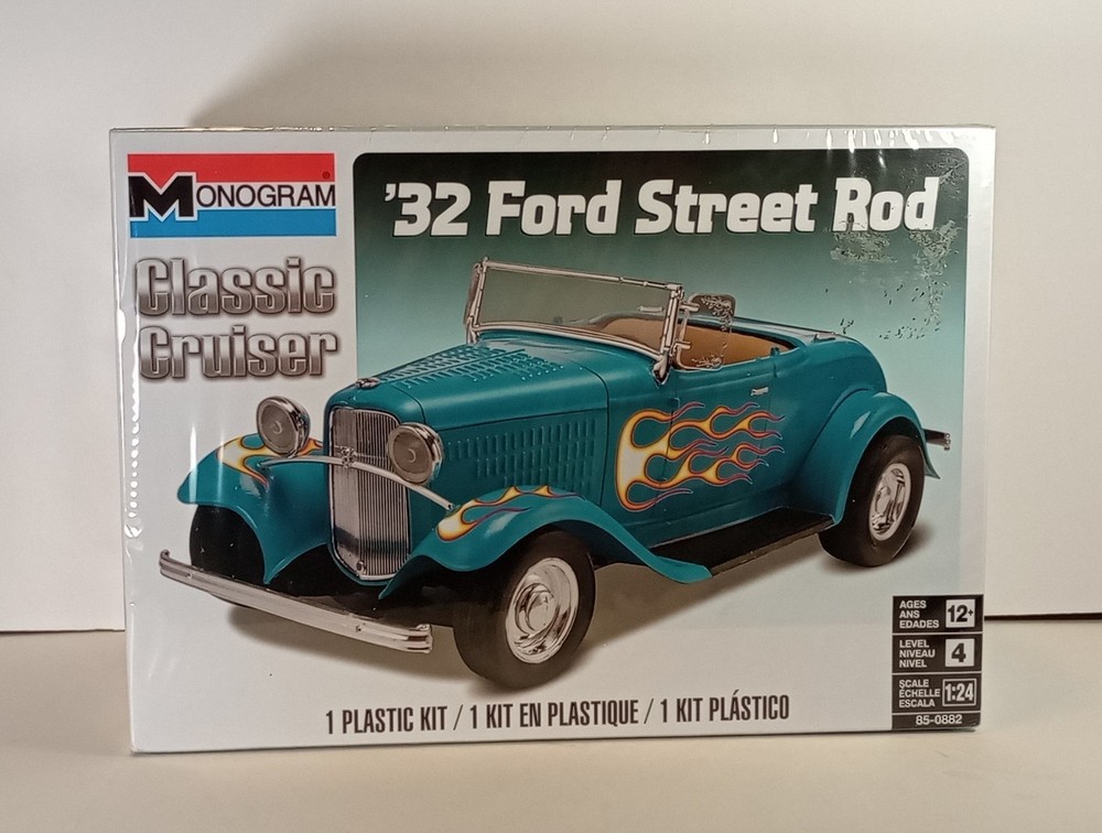Monogram Classic Cruiser ’32 Ford Street Rod 1:24 Plastic Model Kit NEW