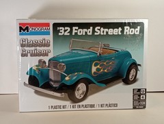 Monogram Classic Cruiser ’32 Ford Street Rod 1:24 Plastic Model Kit NEW