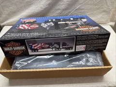 REVELL 1:32 SNAP TITE HARLEY DAVIDSON TRACTOR TRAILER MODEL KIT PARTS LOT