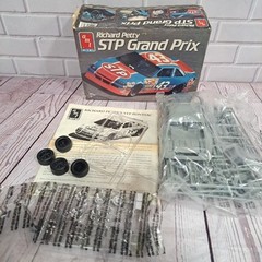 AMT ERTL Model Kit Richard Petty #43 1990 STP Pontiac Grand Prix Unassembled