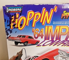 Lindberg Snap Fit Hoppin’ ’64 Impala Lowrider Kit # 73021 Open No Power see des