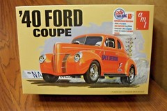 AMT ’40 FORD COUPE 1/25 SCALE MODEL KIT ( build as stock, custom or racing)