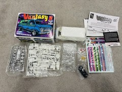 AMT 1:25 Dirty Donnys Vantasy 1970 Customizable Chevy Van Open Box w/ Decals