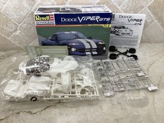 Revel Monogram 1998 Dodge Viper GTS Model Kit
