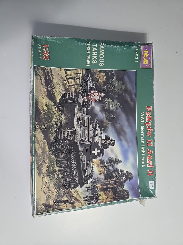 ICM PzKplfw II Ausf D WW II German Light Tank Model Kit 1/35 Scale #35231 NIB