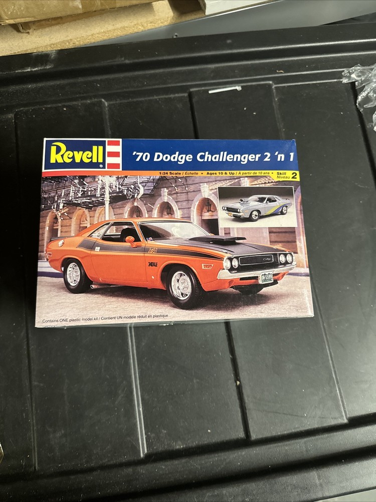 1999 Revell Monogram ’70 Dodge Challenger 2 ‘n 1 # 85-2596