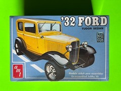 1932 FORD TUDOR SEDAN STREET ROD MODEL KIT AMT ERTL 1/25 SCALE NEW SEALED LOOK!!