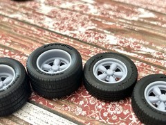 1/24 Scale: 15-inch “Daisy Mags” Resin Wheels W/ Wide Rear Tires