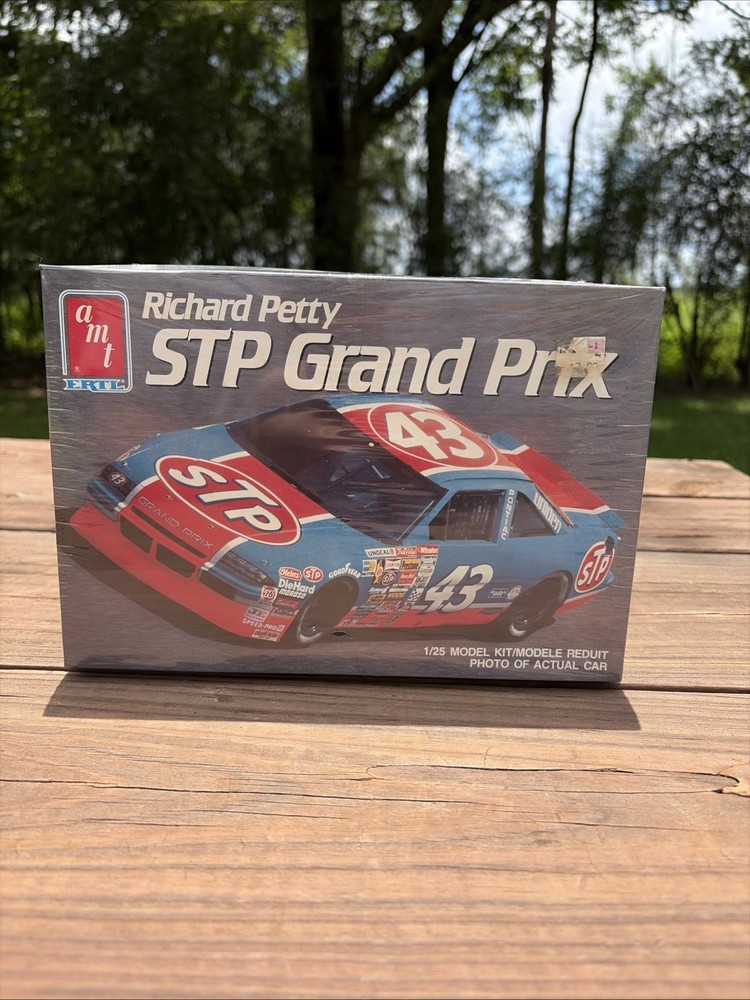 AMT ERTL Richard Petty #43 STP Grand Prix 1/25 Scale Model Kit #6728 New Sealed