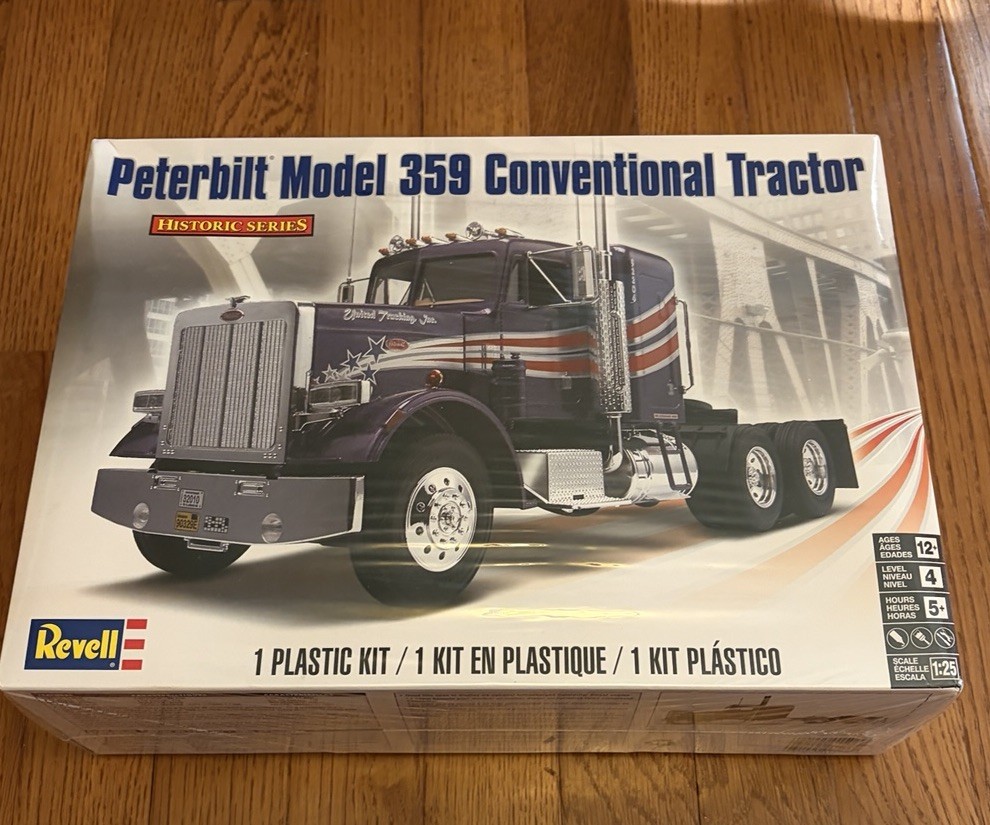 Revell Peterbilt 359 Conventional Tractor 1/25 Scale Model Kit Semi Truck SEALED
