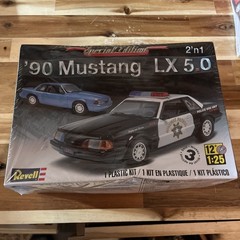 Revell ’90 Ford Mustang LX 5.0 1:25 Plastic Unassembled Car Kit Skill 3