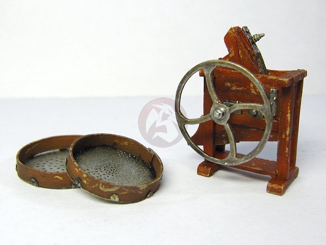 Cix Models 1/35 Traditional Hand Crank Corn Sheller (w/2 Sifter / Sieve) CIXM005