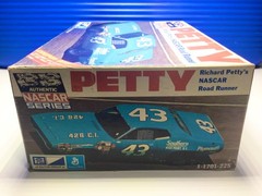 MPC NASCAR SERIES Richard Petty Plymouth Roadrunner MODEL KIT JUNKYARD LOT