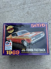 AMT 1969 Ford Torino Cobra Fastback 1/25 Scale Plastic Model Kit