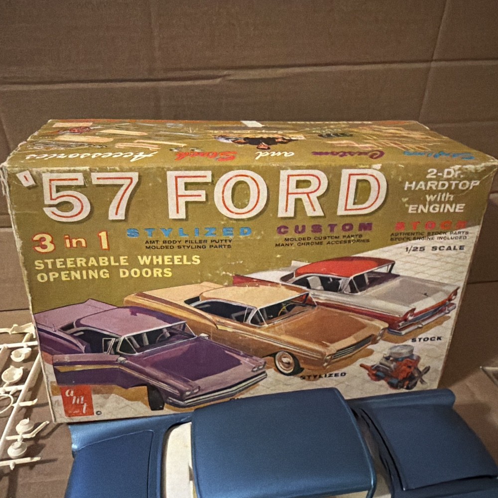AMT ’57 1957 FORD 2 DOOR HARDTOP ORIGINAL 1/25 COMPLETE Open Box