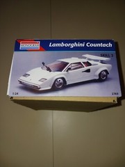 1995 MONOGRAM Lamborghini Countach OPEN BOX 1:24 Model Car Kit 2769