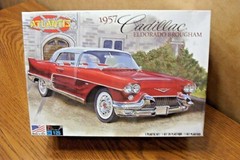 ATLANTIS 1957 CADILLAC ELDORADO BROUGHAM 1/25 SCALE MODEL KIT