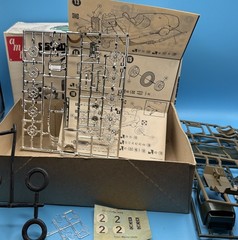 AMT Aston Martin Ulster 1:32 Scale Model Kit. MOLDED IN 2 Colors. READ