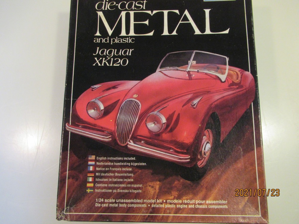 1:24 Monogram Jaguar XK120 model car kit