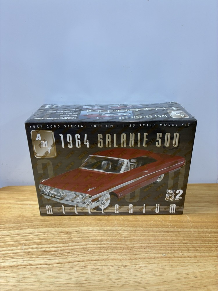 AMT 1964 Galaxie 500 Millennium 2000 Special Edition 1:25 Scale Model Kit Sealed