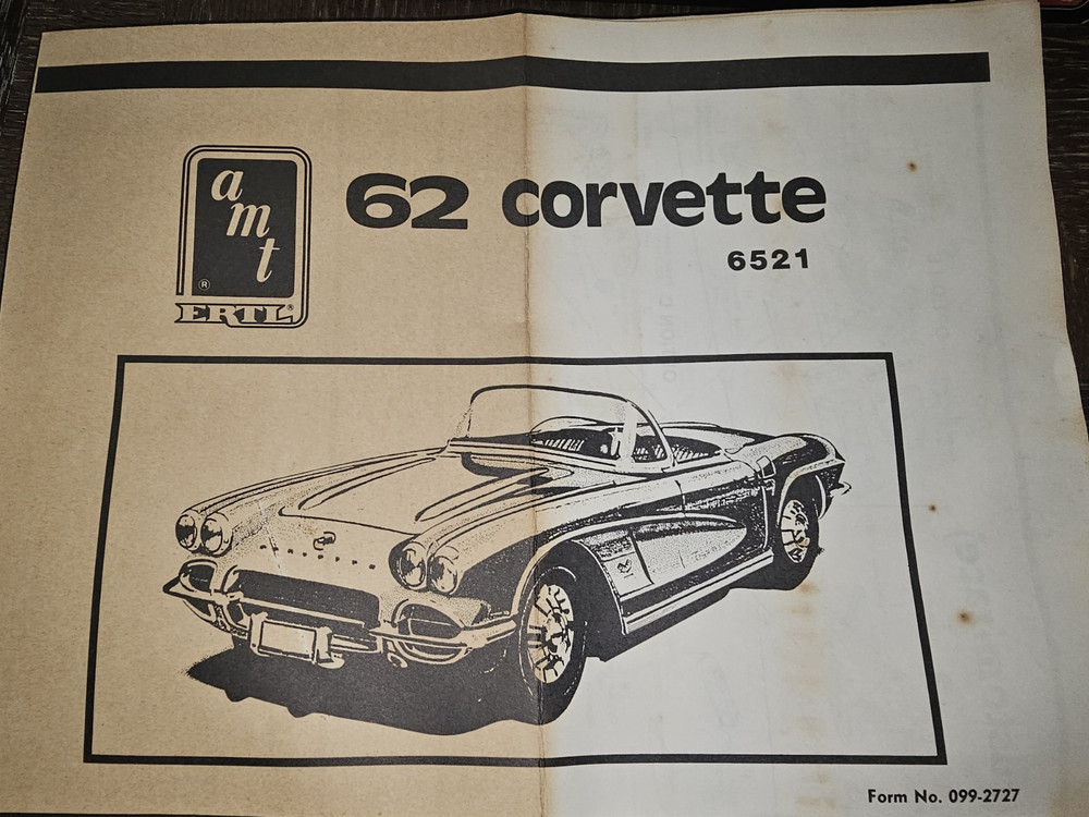 AMT 1962 Corvette Chevrolet Model Kit MPN 6521 Unassembled Plastic Red