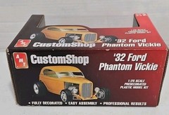 AMT Custom Shop 1/25 1932 32 Ford Phantom Vickie Predecorated Painted Model NEW