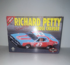 Polar Lights Richard Petty Dodge Charger #43 NASCAR 1:25 Plastic Model Kit 6605